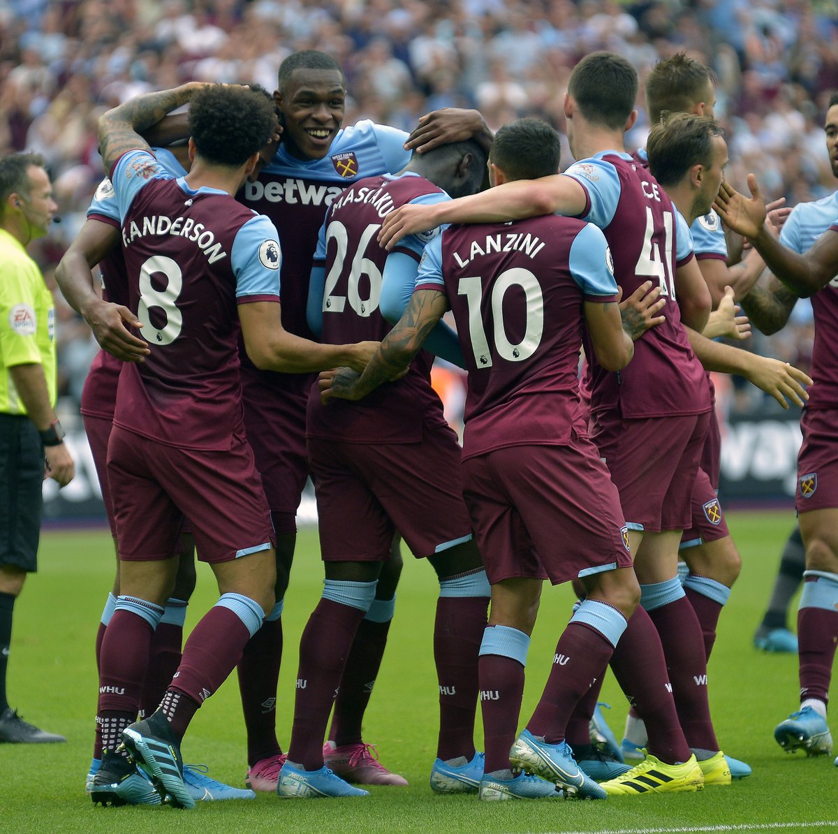 足坛消息：阿申纳在英格兰足总杯第三圈比赛 3比0轻取牛津联队